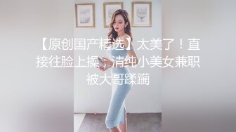 双女仆抢吃一根肉棒