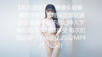  老公现场指挥：站到床上嘛，她前面吃，后面也得艹，多舒服呀 ，老婆够喜欢，被艹的嗷嗷叫床，很享受