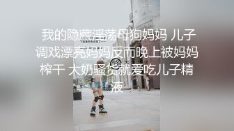 华裔美女到国外游玩遇到天体运动 当场脱光一块玩身材真不错