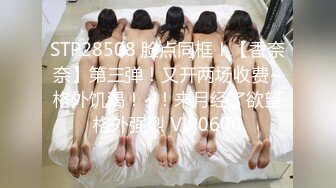 小辣椒有奶水，欲求不满的宝妈，主动骑乘上位，老公一副不情愿，无奈插两下，跑到厕所用自慰棒满足性需求！