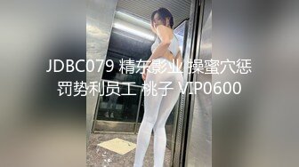 骚货人妻与3位大哥家中群P骚妹子多人群P淫乱，四个男的轮流操 场面过于淫乱