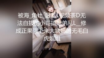 蓝衣娇瘦包臀裙清秀美女坐在沙发上渴望眼神盯着受不了