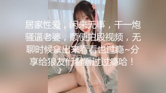 在面包车上啪啪 是个不错的选择 来到郊外开着门 铺好垫子 甩开膀子各种姿势操