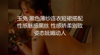  亚洲水娃三公主激情5P现场，全程露脸情趣内衣深喉大鸡巴，跟两位小哥激情互动轮流抽插