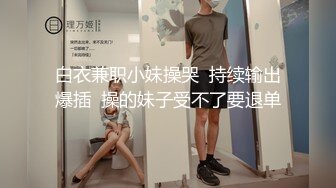  风骚少妇露脸被大哥无情蹂躏，大着大鸡巴疯狂往嘴里塞深喉交