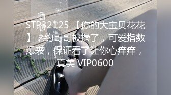   童颜巨乳小女友跟小哥激情啪啪，全程露脸玩滴蜡小游戏，交大鸡巴让小哥舔逼