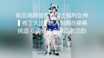 【新片速遞】小虎牙清纯甜美学生萌妹，撩起衣服揉捏贫乳，掰开粉嫩小穴道具插入 ，双指猛扣一脸享受，今天好敏感，没搞几下大量喷水