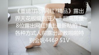 清纯甜美巨乳妹子在化妆被男友捏奶子  撩起裙子就要后入  扶着大屁股抽插  两个大奶子晃动骑乘套弄