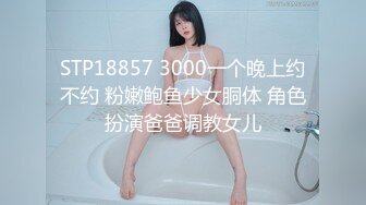 厕拍大神潜入美容医院女厕后拍美女上厕所❤️样子斯文的眼镜护士小姐姐