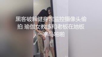 大妈刚刚洗完澡展示自己的美穴