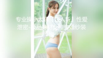 丰满小少妇被两个单男插入