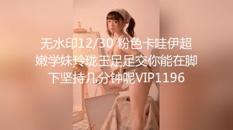  颜值御姐精彩演绎，全程露脸群P淫乱，AV级大作嘴里叼两根鸡巴下面还被舔逼