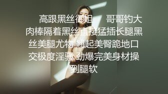 素颜妹子肉肉微胖，童颜巨乳丰满可人，主动展示美粉粉鲍鱼着实诱惑