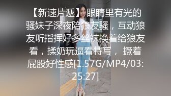 温柔似水的长筒靴小妹蹲那里静静的排尿很有淑女范