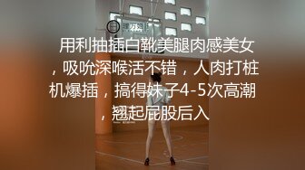 极品女神带着项圈黑丝，假屌顶着骚逼磨蹭，掰穴特写