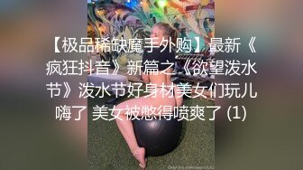 童颜大奶极品宝宝小少妇露脸陪狼友发骚，性感真空睡衣上阵，跟狼友互动撩骚听指挥，刷礼物火辣热舞揉奶玩逼