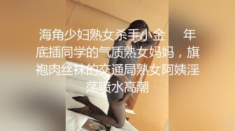 绿帽淫妻让老婆穿好白丝给领导 无套内射还要添干净，被操得淫相毕露 自己握着小骚脚 让自己逼门打开 迎接鸡巴的冲击