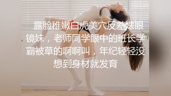 黑丝美乳丁字裤极品身材小女友床边给我跪舔