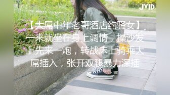 【新片速遞】 丰腴的少妇 邻家美眉 被无套内射 特别是美眉被油腻大肚男抱着操反差好大