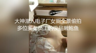 两个超嫩的小美女浴室里脱光了轮流干