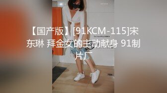 抄底眼镜小姐姐 蕾丝花边蓝色小内内看着好清爽 大姐只顾背包没顾上裙底