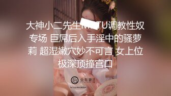 扒开女友性感内裤