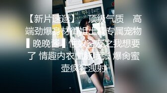 《极品CP魔手外购》经济型集体公寓女厕双机位全景偸拍各种学生和上班族小姐姐熟女方便，高清晰很真实逼脸同框亮点多