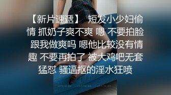 熟女人妻 骚逼痒了各种挑逗 在沙发被大肉棒一顿无套猛怼 爽叫不停 射了一脚精液