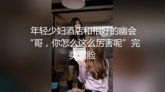 长发御姐范美少妇，蛇精脸道具自慰，双插阴道销魂骚话很浪