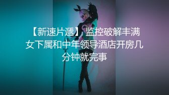 小伙蹲守网吧男女共用厕所，拍到个BB立体肥嫩的MM，周围没有毛