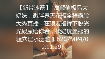 游乐场女厕全景偷拍三位女网红直播打卡❤️关注她后去她朋友圈扒她生活照 (2)