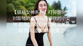 極品一線天美鮑女神，抬起雙腿特寫美穴清晰可見，深喉大屌抬腿側入猛操