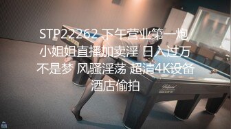   勾搭两个风骚女技师小哥想要啪啪，淫声荡语不断撩骚动手动脚扒光玩奶各种爆草，还让骚女打电话草她好刺激