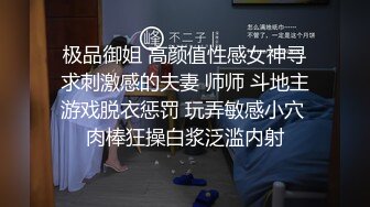  户外3P，凌晨一点半几个00后驱车到郊外打野战，小萝莉怕鬼，男主说应该是鬼怕我们