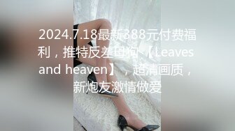 商场女厕全景偷拍制服美女职员的极品小黑鲍