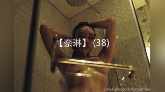 【秀人重磅】小海臀Rena写真福利合集，有露脸露乳晕的，有诱惑摄影师的，浑圆大屁股坐到摄影师大腿上 (1)