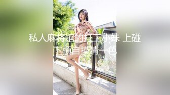 【骚妈带着两个女儿一起大秀直播】全程露脸好刺激黑丝情趣装诱惑吃奶舔逼AV棒自慰骚穴嫩的出水还没毛