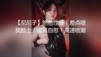 高颜值甜美时尚小美女 白色风衣高挑软软身材 坐在沙发上楚楚动人眼神盯着好性奋抱紧亲吻吸奶啪啪猛操