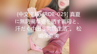 00后新疆小美女调皮可爱地吃着我的大鸡巴