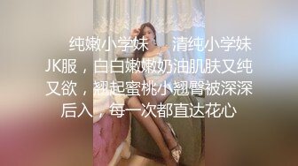 真实偷拍-90后年轻小夫妻正看着电视突然男的把美女扑倒要肏逼,在沙发上扒光衣服啪啪,被客厅摄像头偷拍外泄!