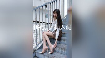  约了个低胸黑裙女神到酒店 这风情很撩人啊，大长腿高挑迷人 舔吸奶子抠逼逼挑逗