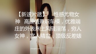 YC商场抄底齐逼白裙黄发小美妞??蕾丝黑窄内遮盖不住肥臀和深沟