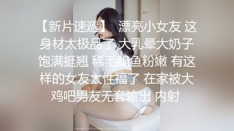 很会玩的妹子，水太多用纸塞进去再抽出来