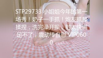 高颜值美女3P 吃鸡啪啪 皮肤白皙被 大奶子哗哗 被轮流无套输出 连续内射